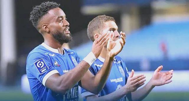 尼斯球队在比赛中展现出团队合作精神,赢得心仪比赛的简单介绍 尼斯球队在比赛中展现出团队合作精神,赢得心仪比赛的简单介绍