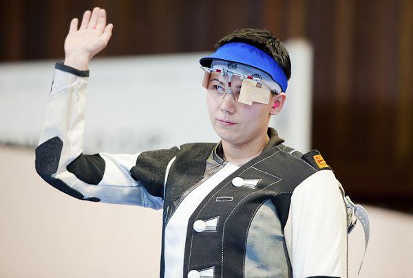 克罗地亚运动员激动庆祝夺得奖牌