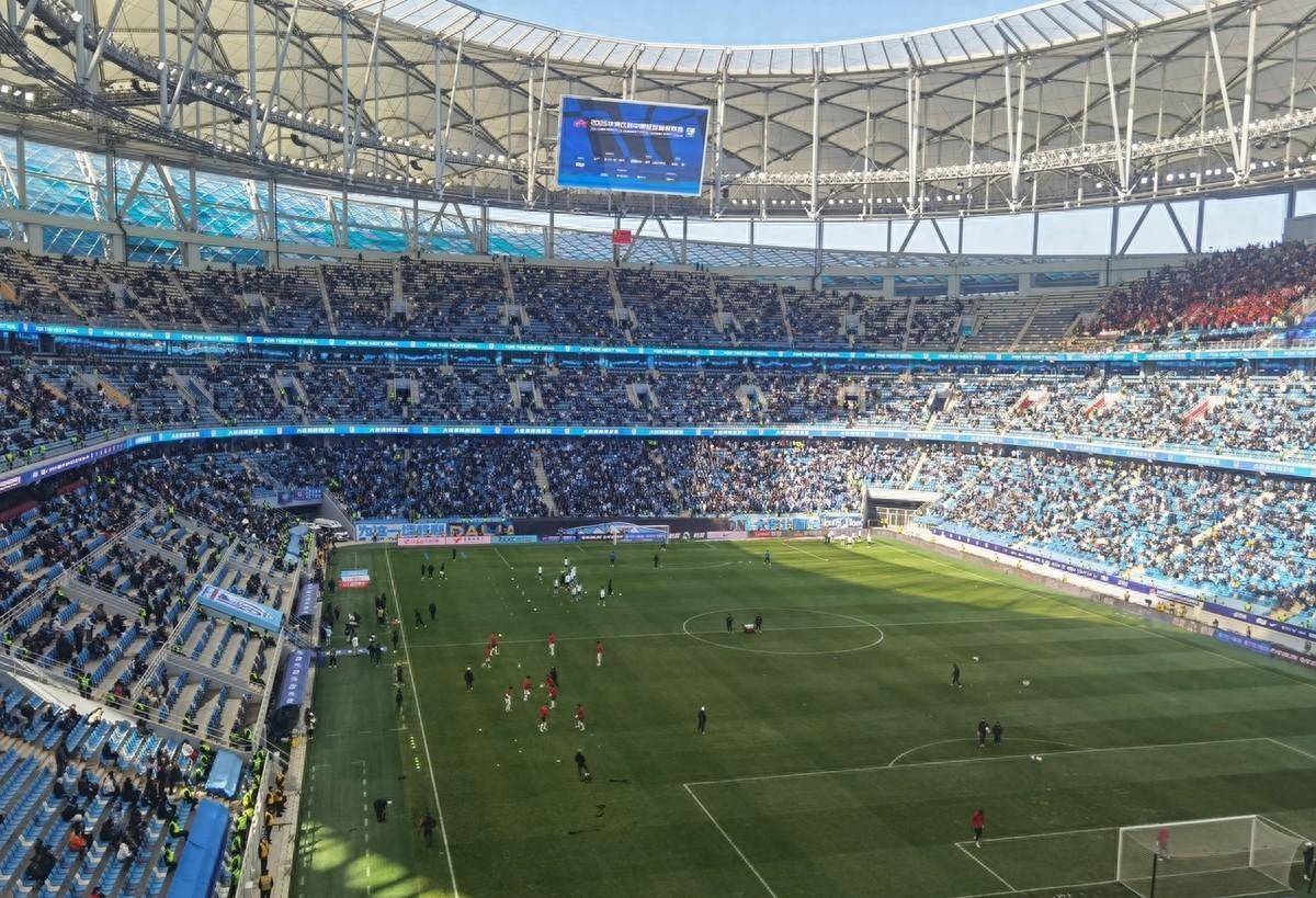 热血足球场，擂台比赛火爆场面观众尖叫的简单介绍