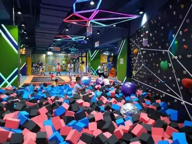 包含印度尼西亚篮球联盟激情迸发的词条