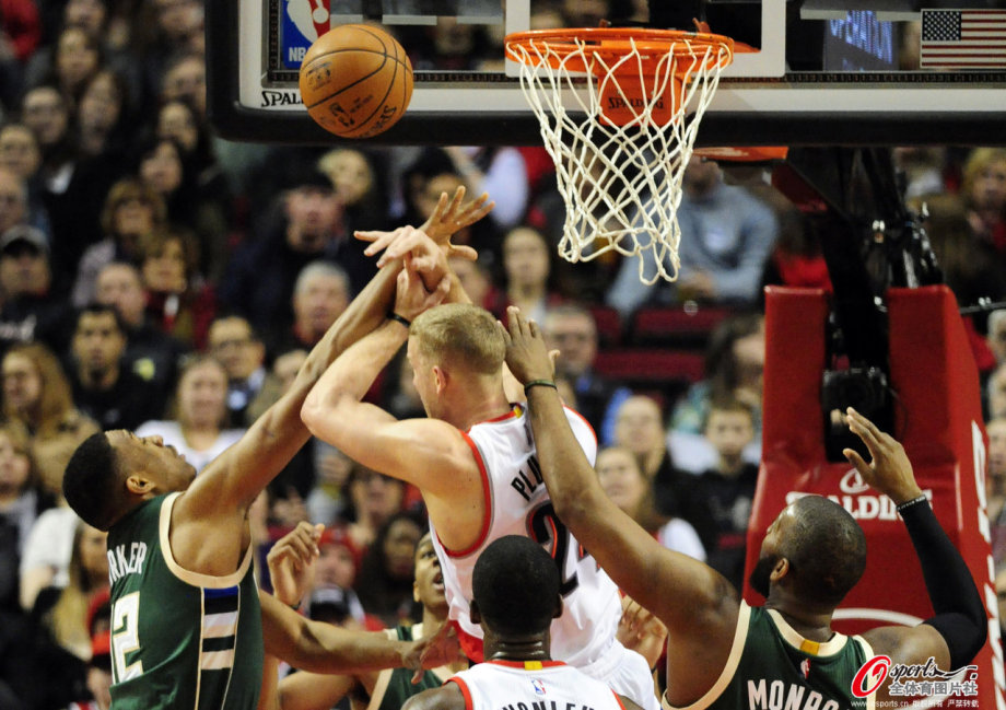 雷火电竞亚洲先驱-灰熊绝杀辽宁队，麦科勒姆统治全场